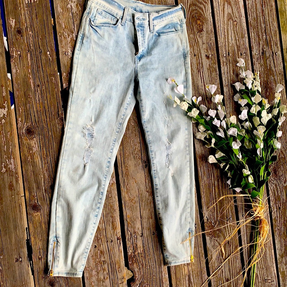 🌷Distress jeans 🌷Size 0🌷waist 30”🌷Length 36”🌷
